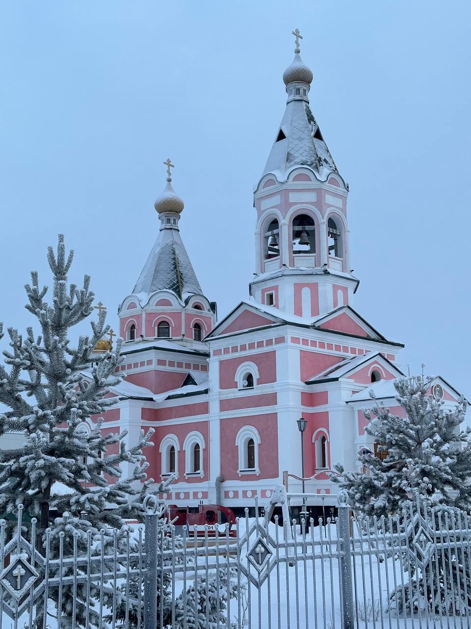 Храм зимой, снег