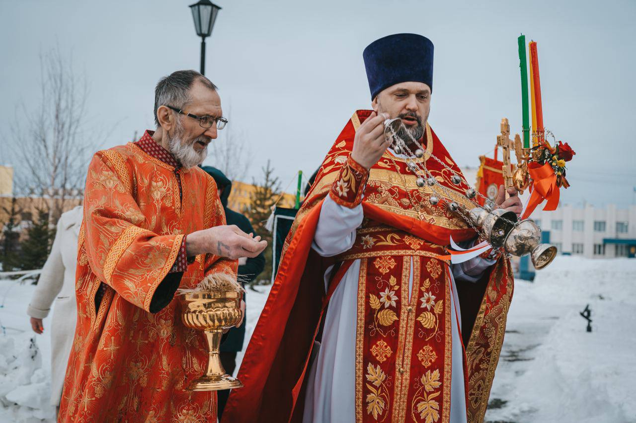 Крёстный ход с кадилом