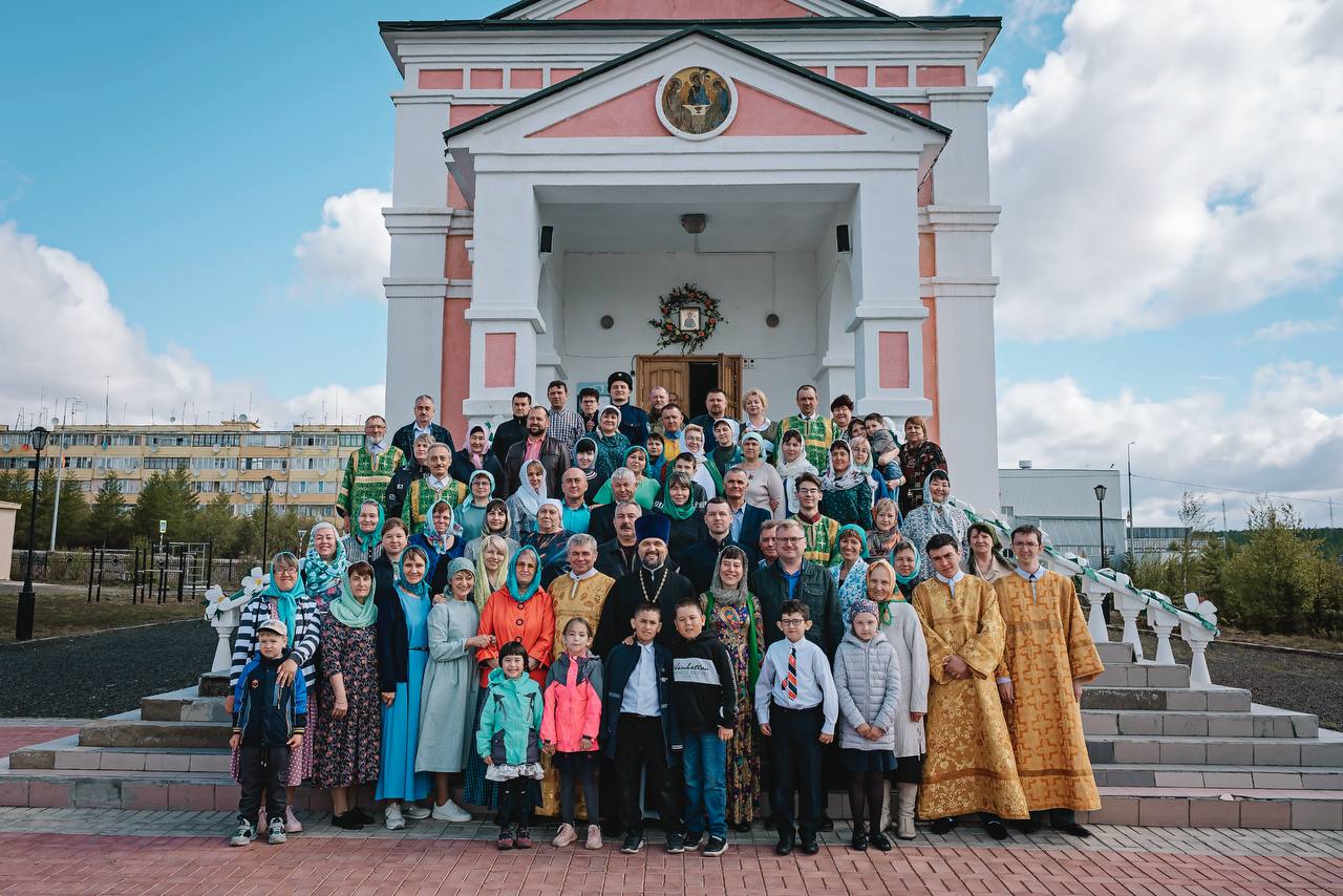 Приход перед храмом