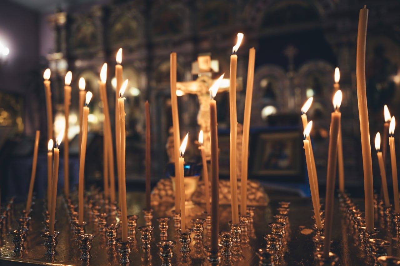 Свечи в храме