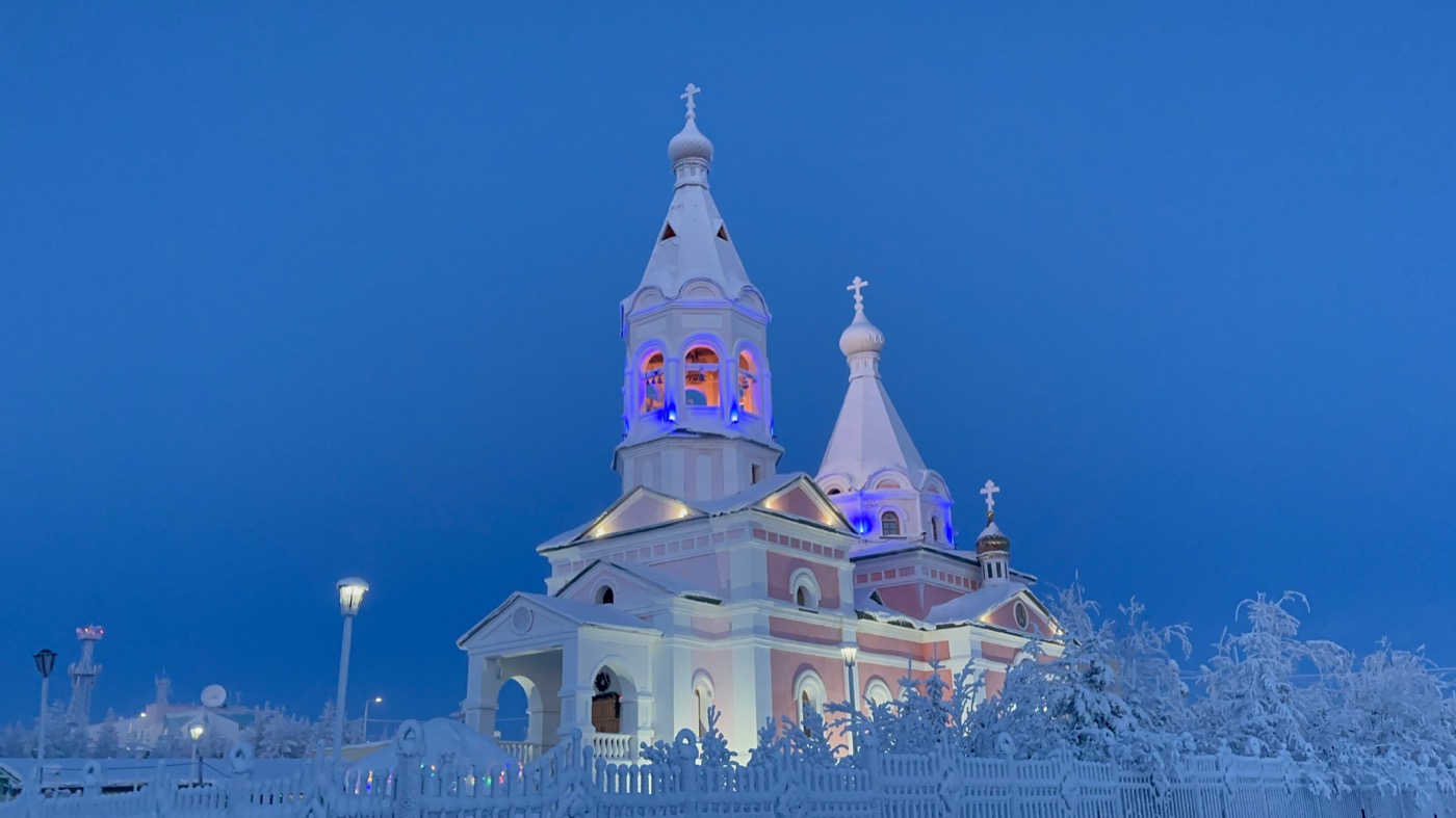 Храм зимой